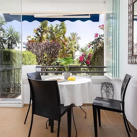 Apartment With Private Parking & Walk To Rdr404 *