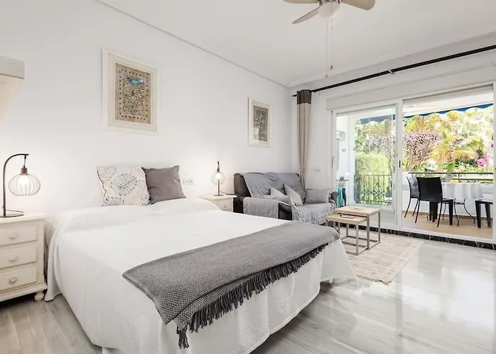 With Private Parking & Walk To Rdr404 דירה *