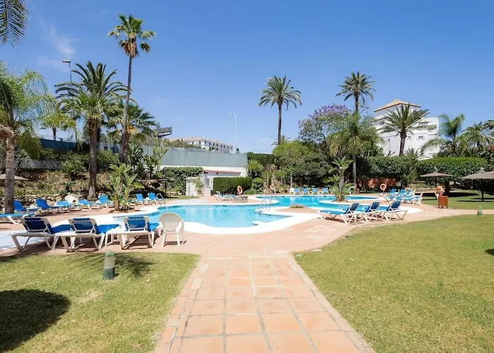 With Private Parking & Walk To Rdr404 דירה